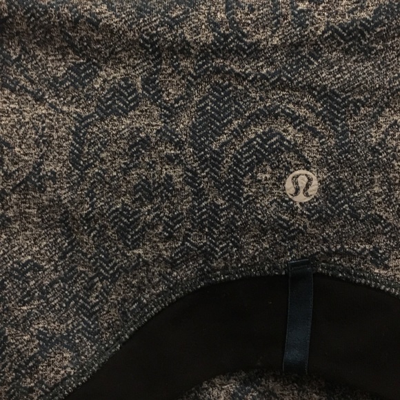 *LULULEMON LIGHT WEIGHT SIZE 2 JACEKT* - Picture 7 of 7